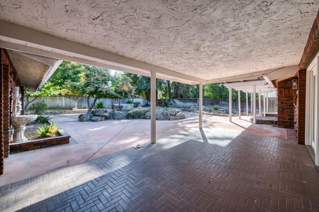 2527 W San Madele Avenue, Fresno, CA 93711