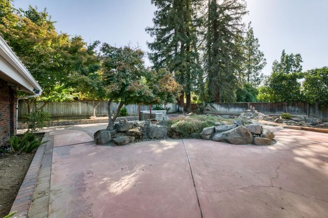 2527 W San Madele Avenue, Fresno, CA 93711