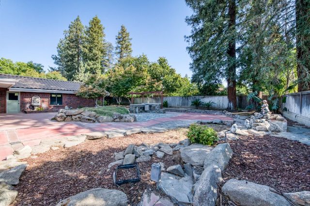 2527 W San Madele Avenue, Fresno, CA 93711
