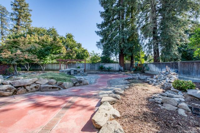 2527 W San Madele Avenue, Fresno, CA 93711