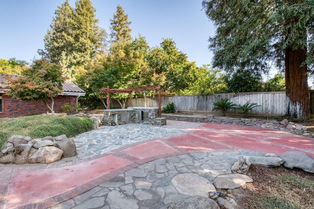 2527 W San Madele Avenue, Fresno, CA 93711