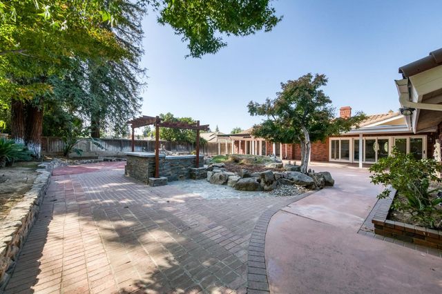 2527 W San Madele Avenue, Fresno, CA 93711