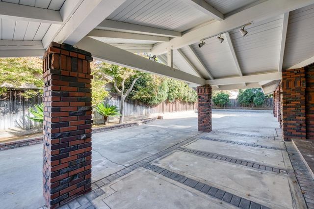 2527 W San Madele Avenue, Fresno, CA 93711