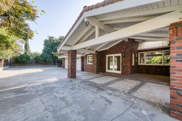 2527 W San Madele Avenue, Fresno, CA 93711