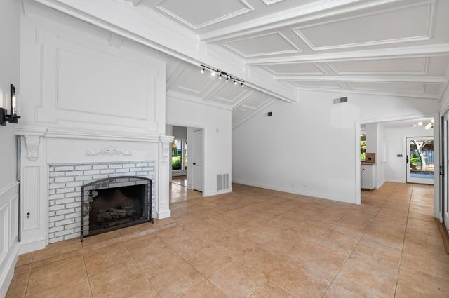 2527 W San Madele Avenue, Fresno, CA 93711