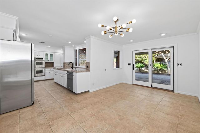 2527 W San Madele Avenue, Fresno, CA 93711