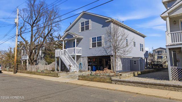 11 Huddy Avenue, Highlands, NJ 07732
