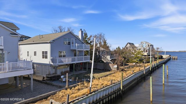 11 Huddy Avenue, Highlands, NJ 07732