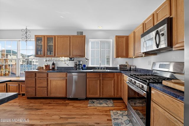 11 Huddy Avenue, Highlands, NJ 07732