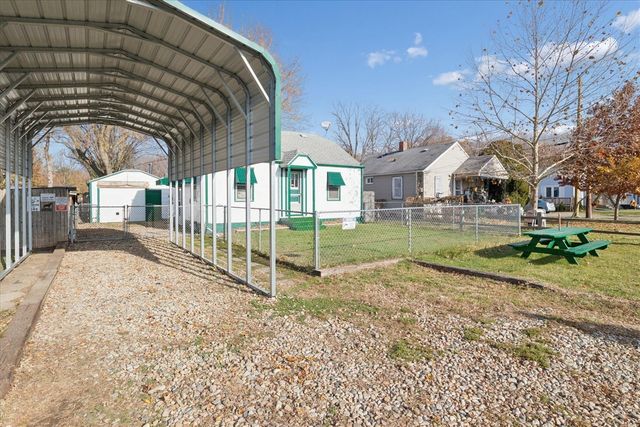 1053 E Empire Avenue, Benton Harbor, MI 49022