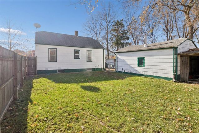 1053 E Empire Avenue, Benton Harbor, MI 49022