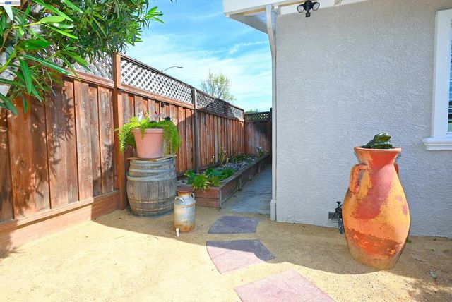 8514 Newry Pl, Dublin, CA 94568