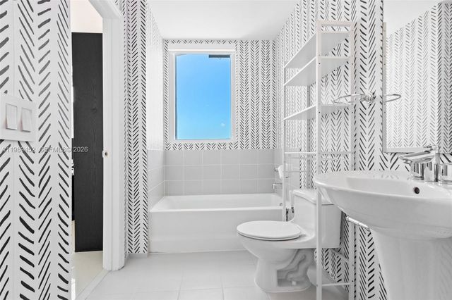 60 SW 13th St 3800, Miami, FL 33130