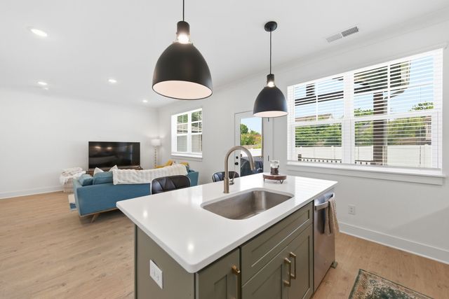 744 Caraway Ln, Nashville, TN 37211