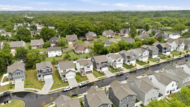 744 Caraway Ln, Nashville, TN 37211