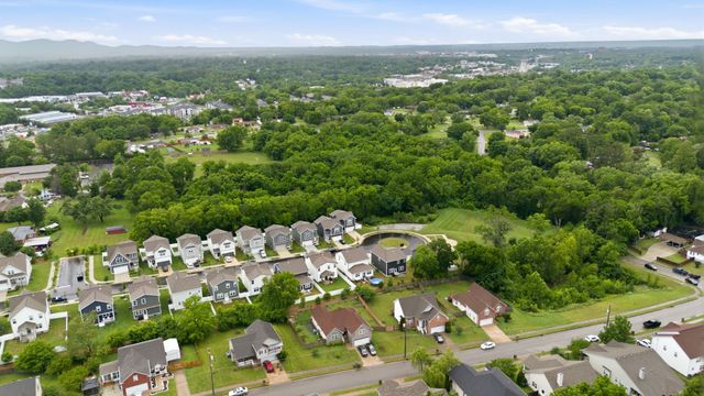 744 Caraway Ln, Nashville, TN 37211