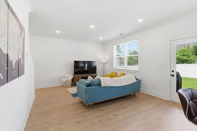 744 Caraway Ln, Nashville, TN 37211