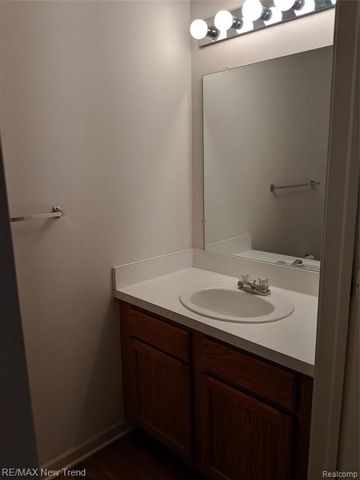 25871 Trestle, Novi, MI 48375