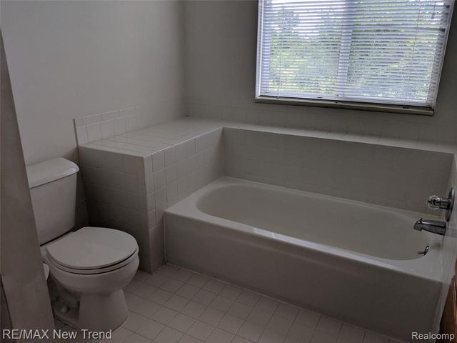 25871 Trestle, Novi, MI 48375