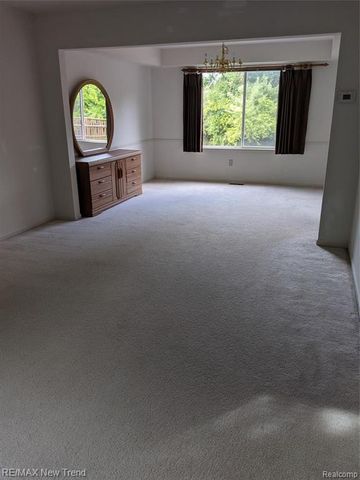 25871 Trestle, Novi, MI 48375