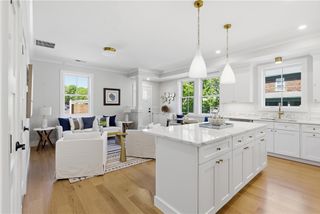 67 Queen Street 2C, East Greenwich, RI 02818
