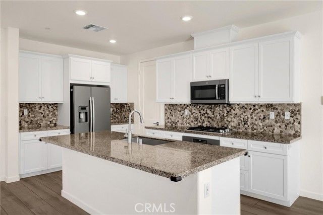 2323 Apple, Upland, CA 91786