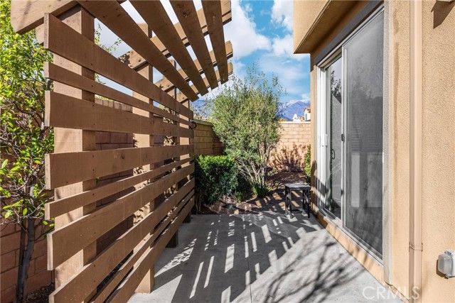 2323 Apple, Upland, CA 91786