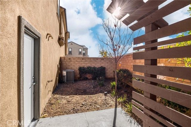 2323 Apple, Upland, CA 91786