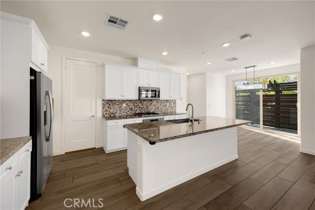 2323 Apple, Upland, CA 91786