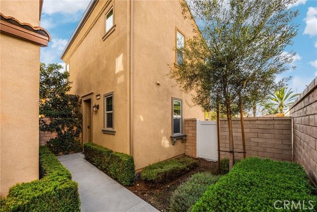 2323 Apple, Upland, CA 91786