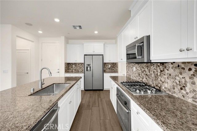 2323 Apple, Upland, CA 91786