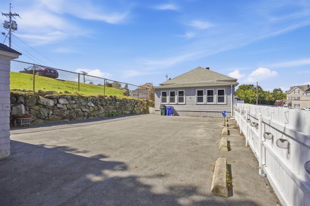 2400 South Main St, Fall River, MA 02724