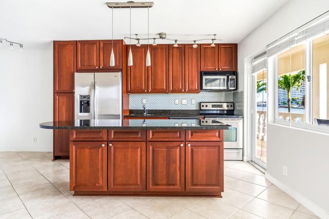2895 NE 32ND Street 207, Fort Lauderdale, FL 33306