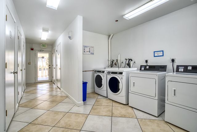 2895 NE 32ND Street 207, Fort Lauderdale, FL 33306