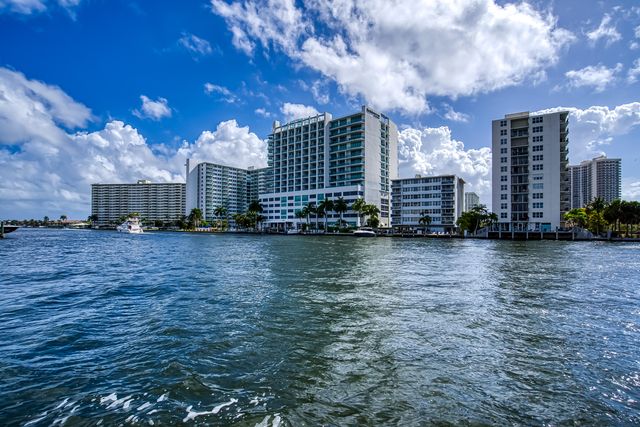 2895 NE 32ND Street 207, Fort Lauderdale, FL 33306