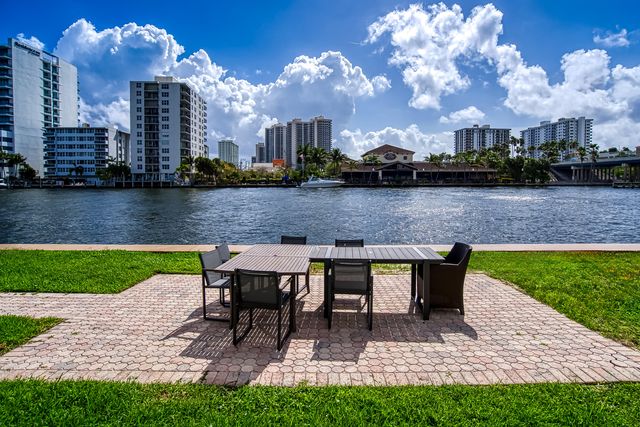 2895 NE 32ND Street 207, Fort Lauderdale, FL 33306