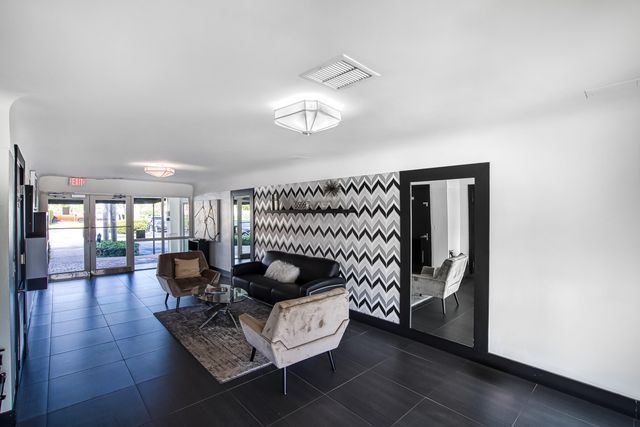 2895 NE 32ND Street 207, Fort Lauderdale, FL 33306