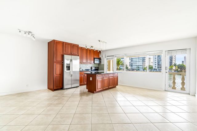 2895 NE 32ND Street 207, Fort Lauderdale, FL 33306