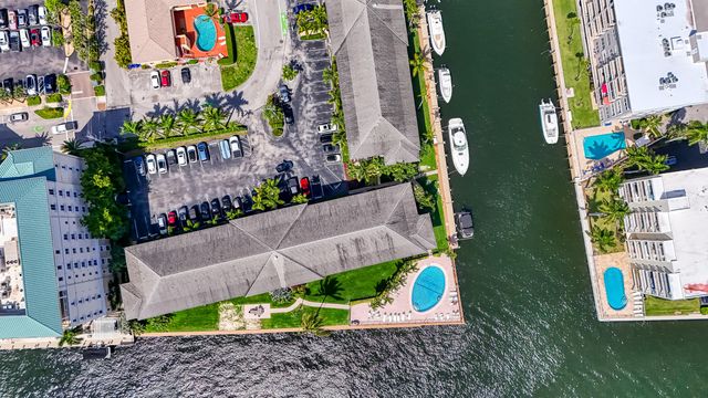 2895 NE 32ND Street 207, Fort Lauderdale, FL 33306