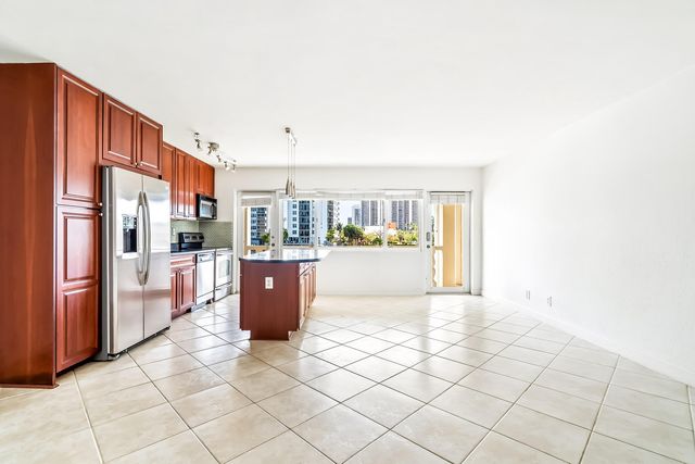 2895 NE 32ND Street 207, Fort Lauderdale, FL 33306