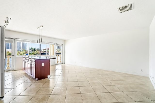 2895 NE 32ND Street 207, Fort Lauderdale, FL 33306