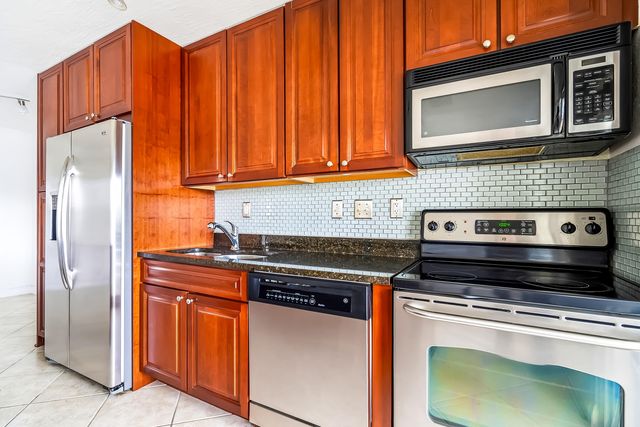 2895 NE 32ND Street 207, Fort Lauderdale, FL 33306