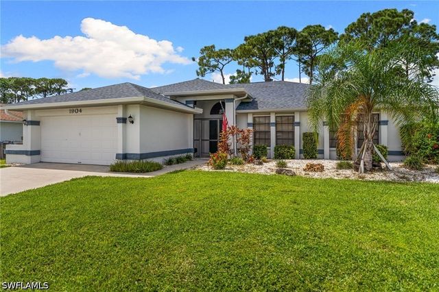 1904 SW 8th CT, Cape Coral, FL 33991