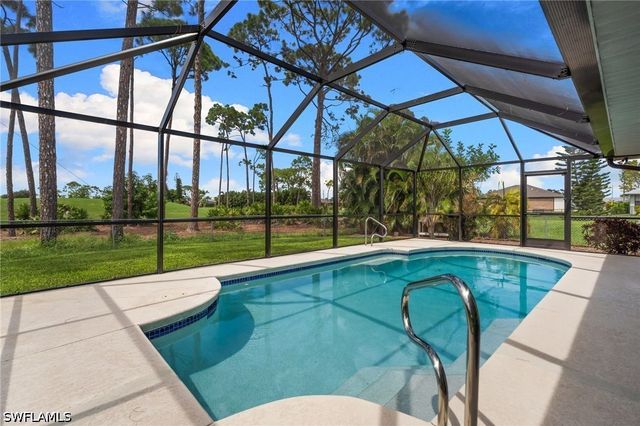 1904 SW 8th CT, Cape Coral, FL 33991