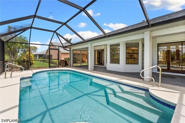 1904 SW 8th CT, Cape Coral, FL 33991