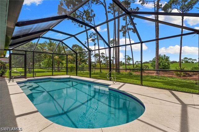 1904 SW 8th CT, Cape Coral, FL 33991