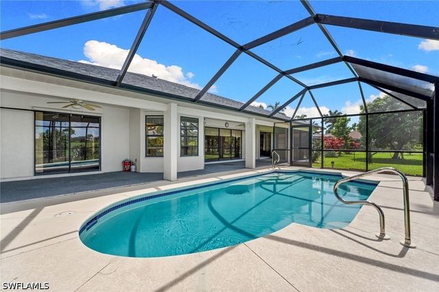 1904 SW 8th CT, Cape Coral, FL 33991
