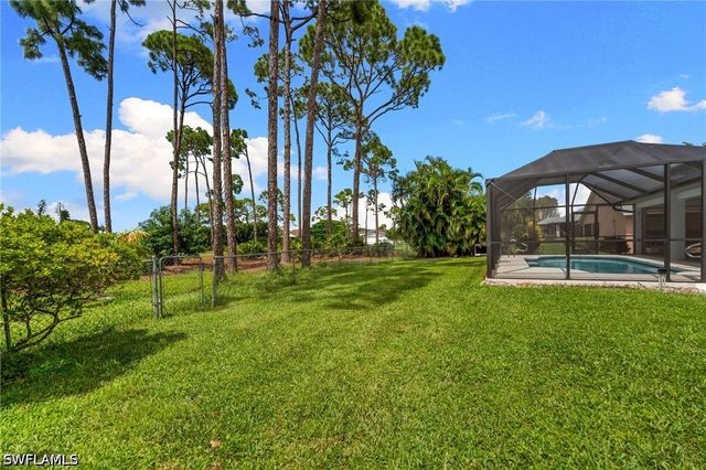 1904 SW 8th CT, Cape Coral, FL 33991