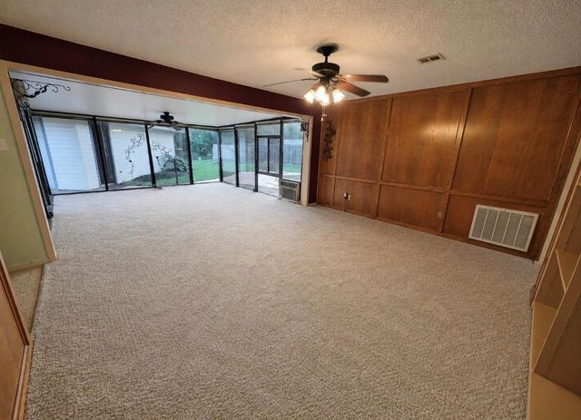 1710 Longhorn Avenue, Bay City, TX 77414