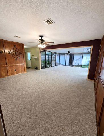 1710 Longhorn Avenue, Bay City, TX 77414